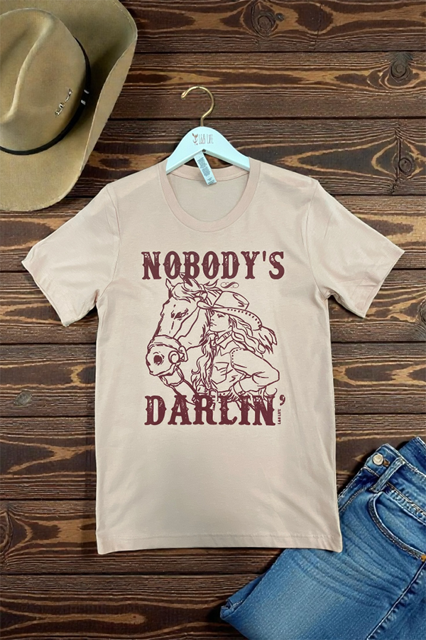BC DTF NOBODY DARLING TEE - SANDUNE